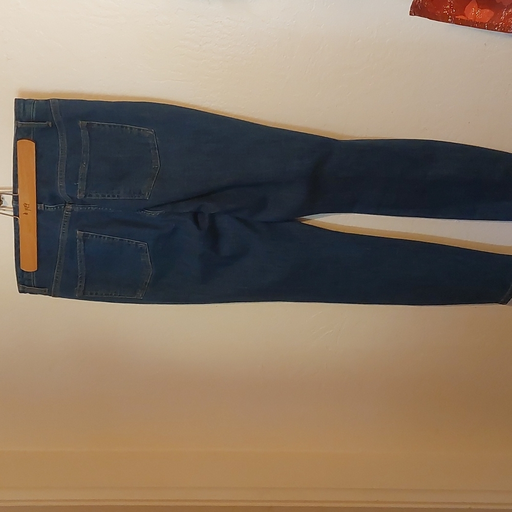 Wild Fable jeans. Secure sequins on front. Pre-owned like new condition.
